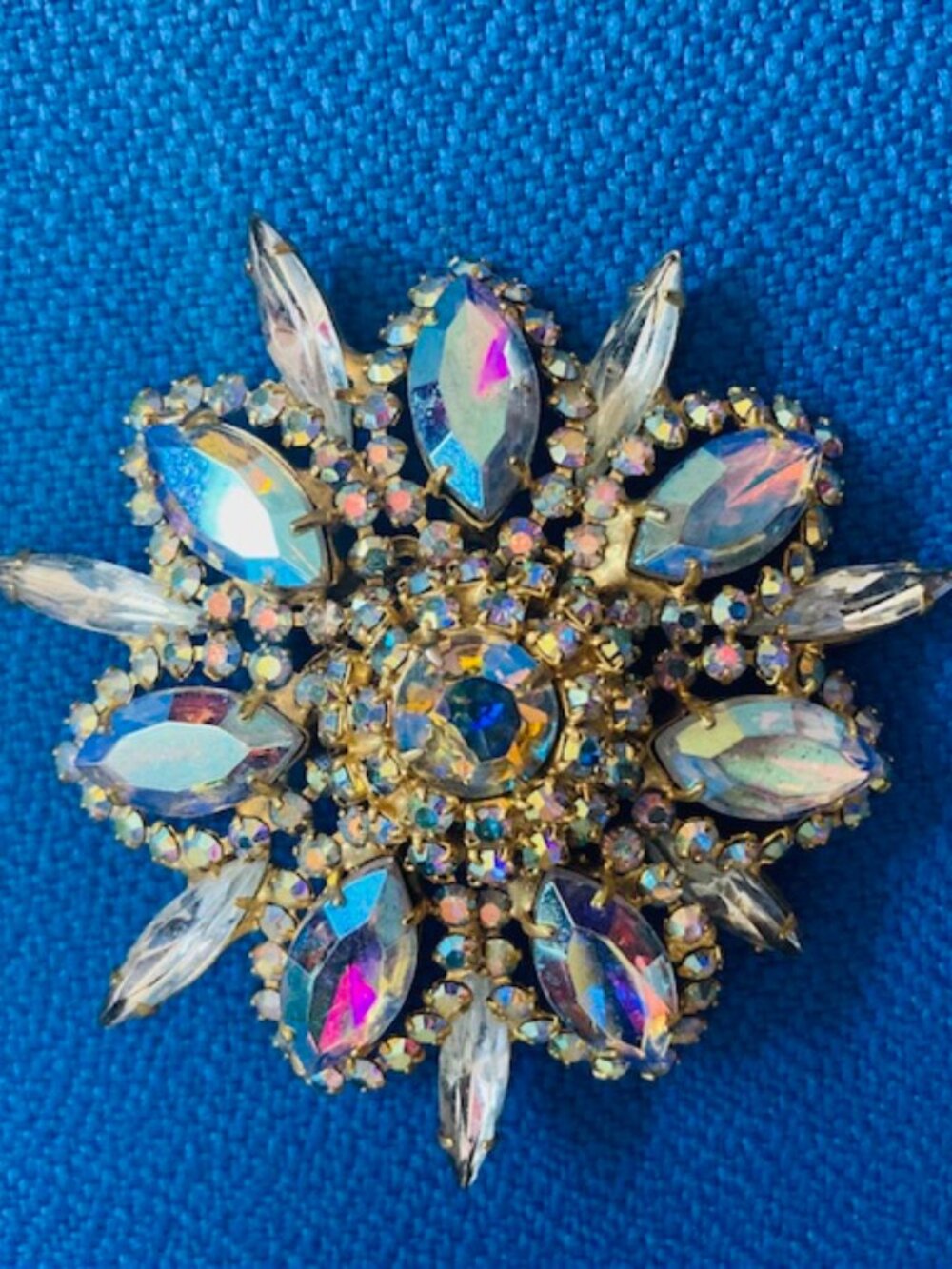 Vintage Aurora Crystal Brooch....Sparkly Gorgeous Star Burst